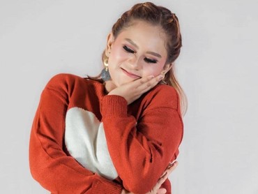 Lirik Lagu Tumbak Cucukan - Anggun Pramudita