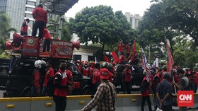 Kumpul di Patung Kuda, Buruh Nego Polisi untuk Demo di Istana