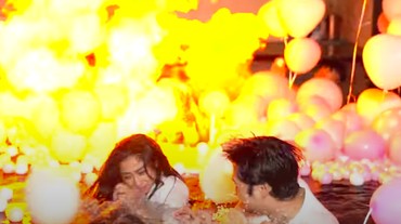 img-title Dewi Perssik Panik Balon Gas Meledak dan Keluar Api di Ultah Suami