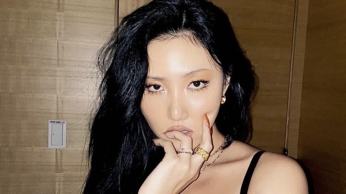 Hwasa MAMAMOO Jadi Satu-satunya Idol yang Capai All-Kills Realtime untuk Lagu Solo, Kolaborasi, Proyek & Grup