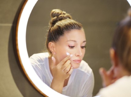 Skincare Tepat untuk Atasi 5 Masalah Kulit yang Sering Muncul di Usia 30-an