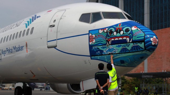 Kampanye Protokol Covid, Pesawat Garuda Pakai Masker Barong Maskapai nasional Garuda Indonesia meluncurkan desain mask livery (livery pesawat dengan masker) dengan desain barong khas Bali.