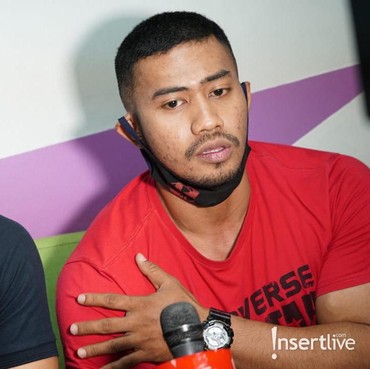 Ini Sosok Abang-abang Pecel Lele Bertubuh Kekar yang Viral di Medsos