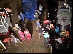 KMP Mutiara Pertiwi III Kandas di Babel, Puluhan Penumpang Dievakuasi
