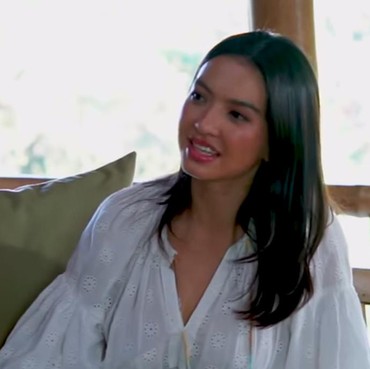 Duduk di Sebelah Ayah Gigi Hadid, Raline Shah Bikin Heboh