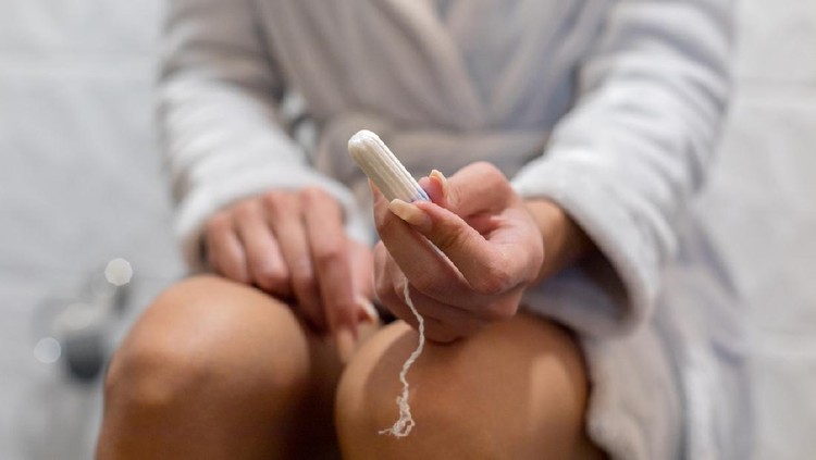 Young woman hands holding hygienic tampon