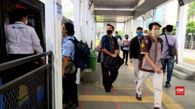 VIDEO: Halte TransJ Beroperasi, Penumpang Masih Tak Nyaman
