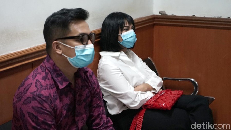 Vanessa Angel dan Bibi saat ditemui di PN Jakarta Selatan.
