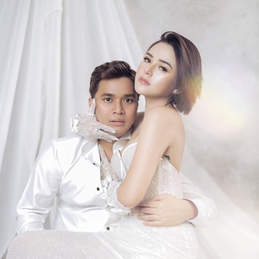 Heboh, Billy Syahputra dan Amanda Manopo Foto Mesra Sambil Buka Baju