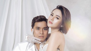 BEDA AGAMA, AMANDA MANOPO BERI KADO SAJADAH KE BILLY