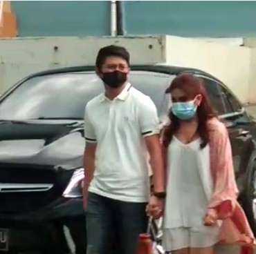 Isu Putus, 4 Fakta Kisah Asmara Ayu Ting Ting & Adit Jayusman