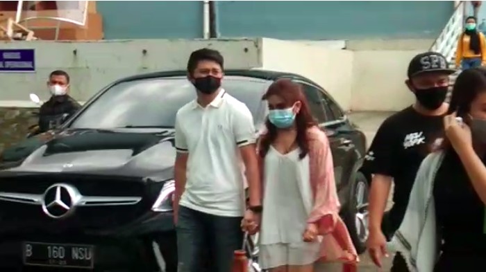 Ayu Ting Ting dan Adit Jayusman
