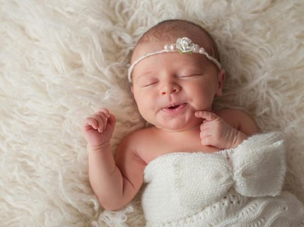 Arti Nama Isyana & Rangakaian Nama Bayi Perempuan Cantik Bermakna Mulia