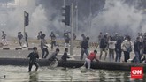 FOTO: Demo 1310 Tolak Omnibus Law Berakhir Ricuh Massa Aliansi Aliansi Nasional Anti Komunis (ANAK) NKRI menggelar aksi menolak omnibus law Cipta Kerja di Jakarta Pusat, Selasa (13/10).