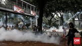 FOTO: Demo 1310 Tolak Omnibus Law Berakhir Ricuh Massa Aliansi Aliansi Nasional Anti Komunis (ANAK) NKRI menggelar aksi menolak omnibus law Cipta Kerja di Jakarta Pusat, Selasa (13/10).