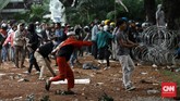 FOTO: Demo 1310 Tolak Omnibus Law Berakhir Ricuh Massa Aliansi Aliansi Nasional Anti Komunis (ANAK) NKRI menggelar aksi menolak omnibus law Cipta Kerja di Jakarta Pusat, Selasa (13/10).