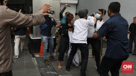Polisi Tetapkan 6 Tersangka Demo Omnibus Law di Batu Ceper