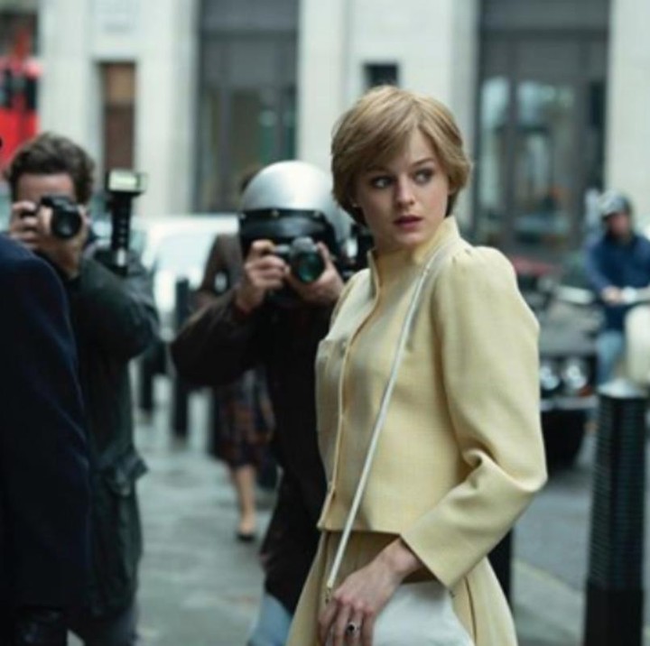 <p>Emma Corrin didaulat memerankan Putri Diana di serial <em>The Crown season 4</em>, yang akan rilis pada 15 November 2020. Miripkah? (Foto: Instagram @thecrownnetflix)</p>