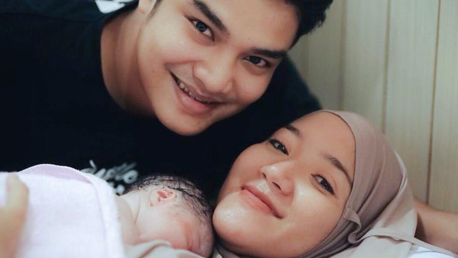 Erica Putri dan suami Erica Putri dan suami