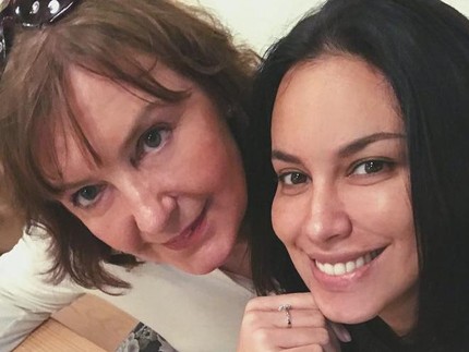 Tak Cuma Ibunda Sherina Munaf, 5 Bunda Artis Ini Juga Awet Muda