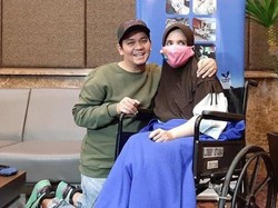 Rayakan Anniversary Tanggal 10.10, Indra Bekti & Istri Buat Giveaway