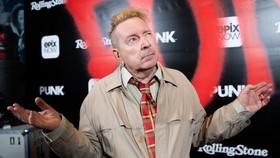 Dukung Trump, Vokalis Sex Pistols Sebut Biden Tak Kompeten