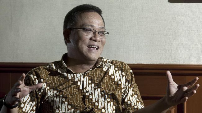 Petinggi KAMI Jumhur Hidayat Juga Ditangkap Polisi Petinggi Koalisi Aksi Menyelamatkan Indonesia (KAMI) Jumhur Hidayat turut ditangkap seperti Syahganda Nainggolan dan Anton Permana.
