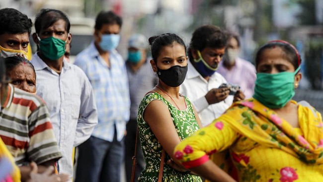 Jumlah total kasus infeksi virus corona (Covid-19) di India telah melampaui 9 juta orang.