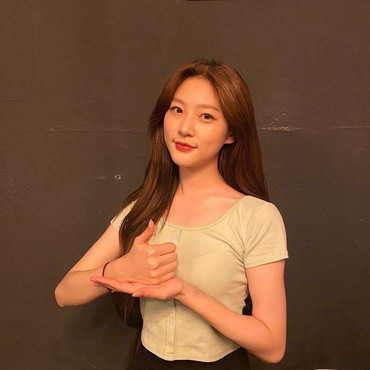 Intip 5 Foto Menawan Kim Sae Ron yang Pilih Mundur dari Drama 'Dear.M'