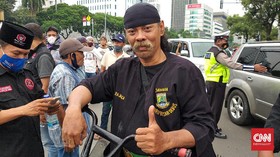 Paranormal Tolak Santet Anggota DPR, Pilih Demo Omnibus Law