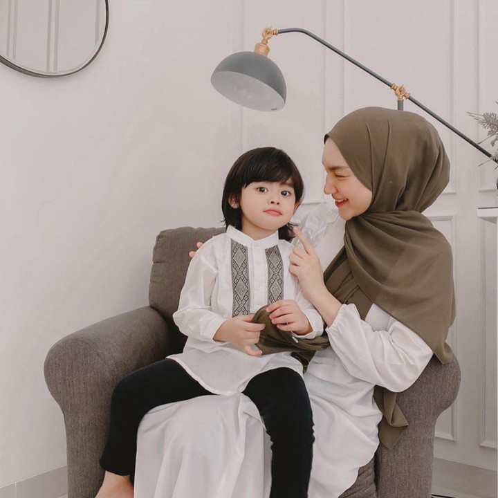 <p>Melody Prima melahirkan anak pertamanya pada 20 Maret 2017 yang diberi nama  Achmad Ibrahim Al-Khalifi. (Foto: Instagram @melodyprima)</p>