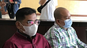 img-title Positif Corona, Mantan Suami Nita Thalia Dimakamkan Sesuai Protap di Bandung