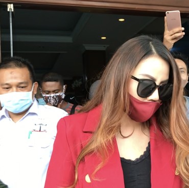 Beda Alasan Cerai, Nita Thalia Ngaku Sering Disakiti & Suami Sebut soal Uang