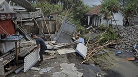 Rumah Warga Hanyut Kena Banjir Bandang di Garut