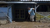 FOTO : Tiga Kecamatan di Garut Diterjang Banjir Bandang Banjir bandang menghamtan tiga kecamatan di Kabupaten Garut, Jawa Barat. Lebih dari seribu orang mengungsi karena rumah mereka terendam atau hanyut.