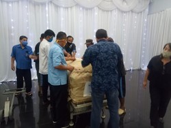 Diterbangkan dari Singapura, Jenazah Robby Sumampow Tiba di Solo