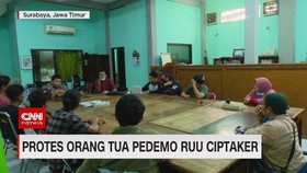 VIDEO: Protes Orang Tua Pedemo RUU Ciptaker