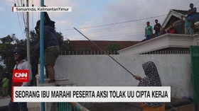 VIDEO: Seorang Ibu Marahi Peserta Aksi Tolak UU Cipta Kerja