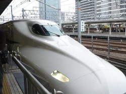 Shinkansen yang Sepi Hingga Wanita yang Ajak Anjing Gigit Dildo