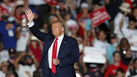 Trump: Saya Sangat Kuat, Ingin Kecup Hangat Kalian Semua