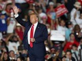 Trump: Saya Sangat Kuat, Ingin Kecup Hangat Kalian Semua