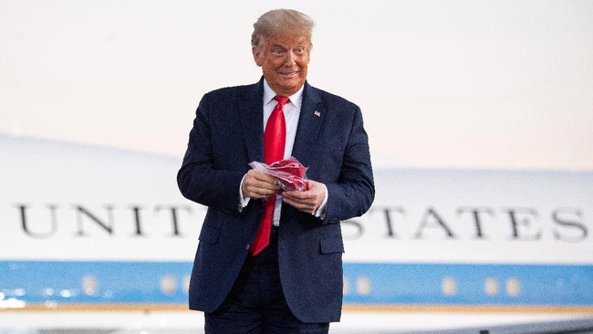Kandidat presiden AS, Donald Trump, mengutarakan perlawanannya terhadap kebijakan AS yang menurut dia ingin semua penjualan mobil baru merupakan listrik.