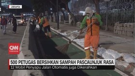 VIDEO: 500 Petugas Bersihkan Sampah Usai Demo
