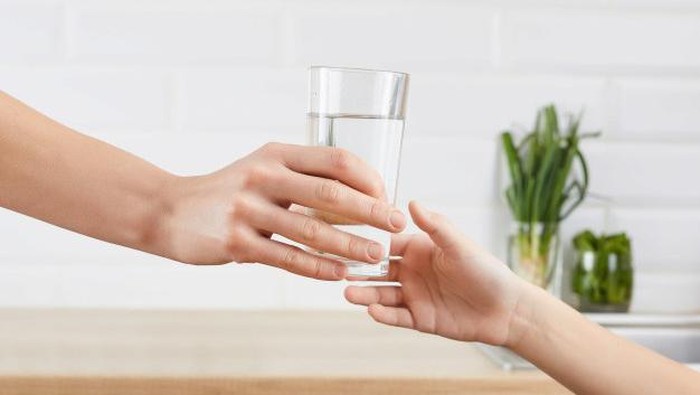 Bagus untuk Kesehatan dan Kecantikan, Minum Air Hangat di Pagi Hari Untuk Dapat Manfaat Ini