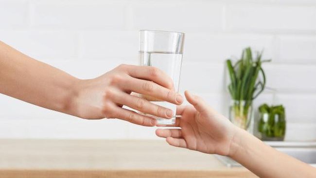 Bagus untuk Kesehatan dan Kecantikan, Minum Air Hangat di Pagi Hari ...