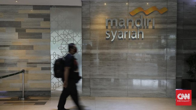 Kejati menyatakan Eks Kacab Bank Syariah Mandiri Waziruddin sebagai buronan korupsi kredit fiktif Rp27 miliar yang diajukan Koperasi Pertamina UPMS-I Medan.