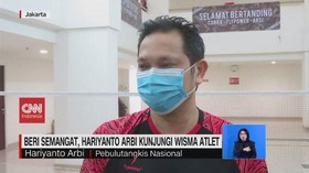 VIDEO: Beri Semangat, Hariyanto Arbi Kunjungi Wisma Atlet