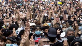 Demonstran di Depan Rumah PM Thailand Ditembaki Peluru Karet
