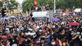 Digoyang Demo Besar-besaran, Thailand Tetapkan Dekrit Darurat
