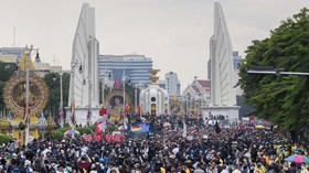 Polisi Thailand Sapu Ribuan Demonstran Usai Dekrit Darurat